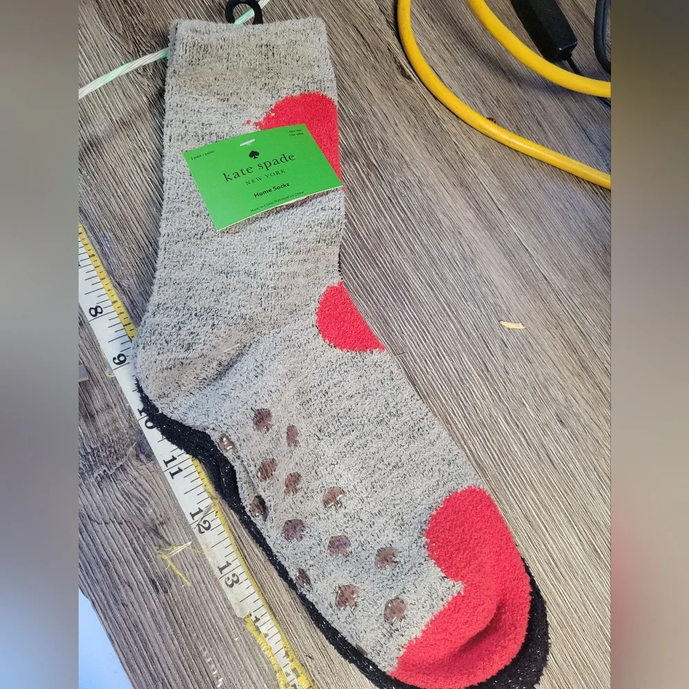 NWT Kate Spade womans one size‎ 2 pack Home socks Fuzzy with grips A40